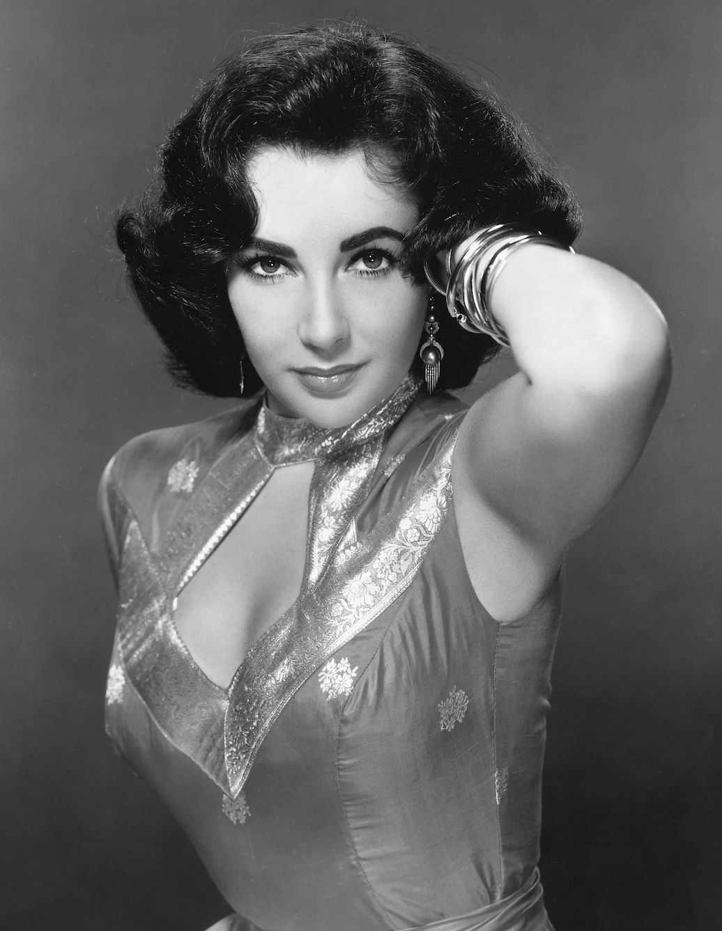 The Jewellery Affair (3): The Superstar Who Got Married 8 Times, image size:1036x1336