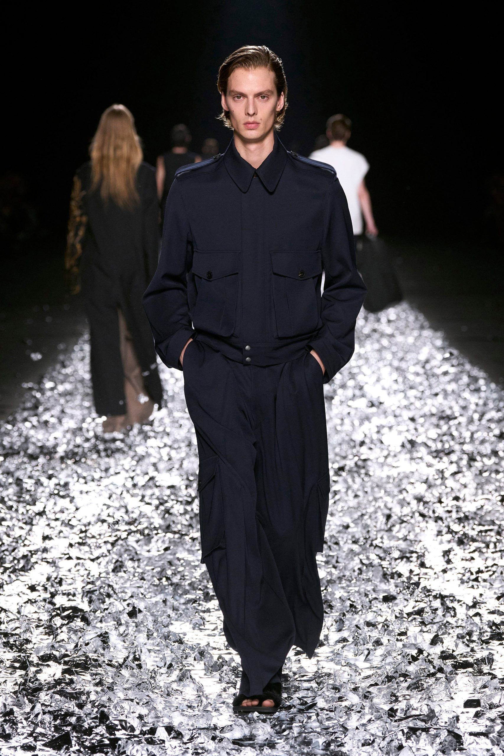 解读2025春夏男装周趋势——优雅新风Menswear Trends At Paris Fashion Week Men's Spring ...