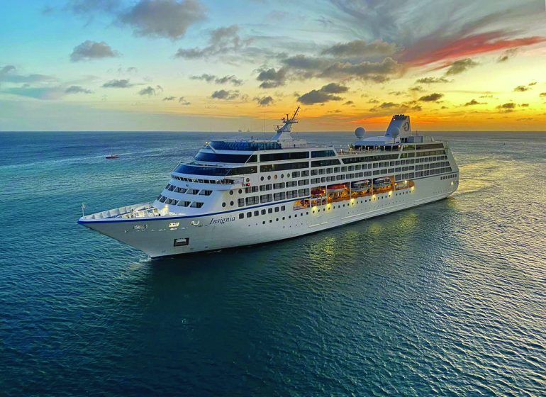 Ss Riviera 乘坐Riviera号游轮,体验极地风光与奢华美食之旅Sail Aboard Riviera: A Journey Of Polar ...