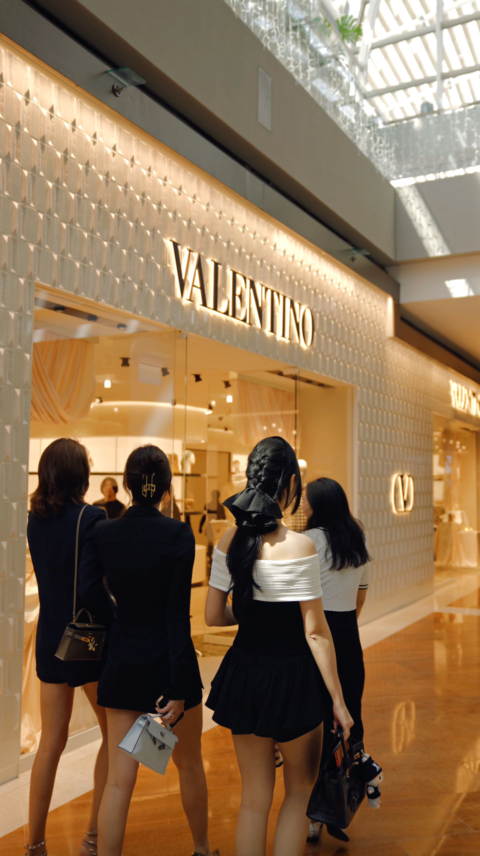 跟《品》一起，在滨海湾金沙购物商城开启时尚探索之旅Join Pin On A Fashion Exploration At Marina Bay  Sands | 新版｜SINGAPORE - 《品PIN Prestige》