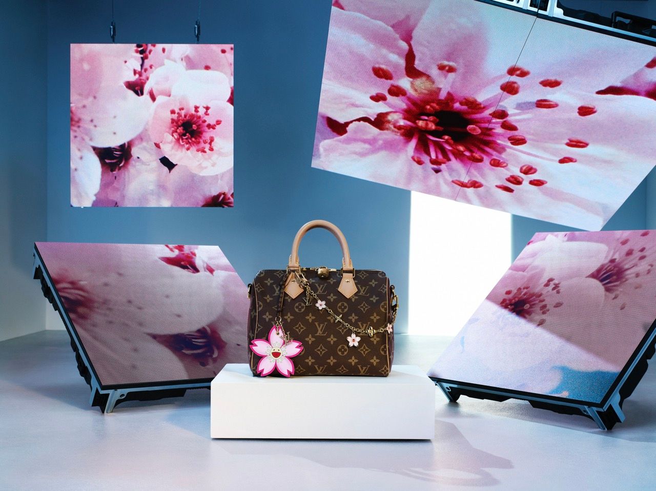 村上隆再次让LOUIS VUITTON Monogram 开满日本樱花A Spring