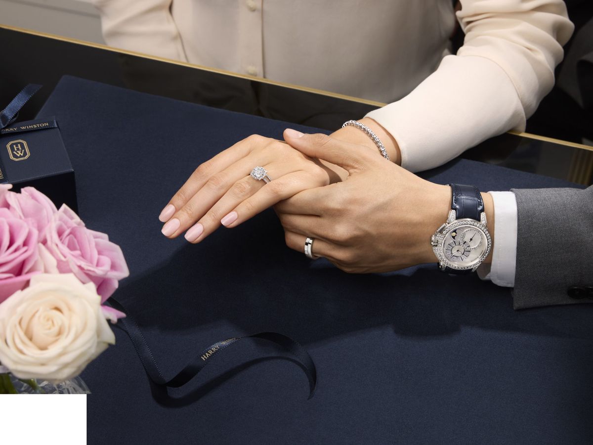 想找个订婚戒指，跟这个差不多的，预算在4000 美元以下。 Belle by Harry Winston™，圆形明亮式钻石密镶订婚戒指:  r/EngagementRings, image size:1200x900